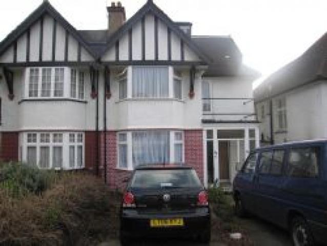 			5 Bedroom, 1 bath, 1 reception Flat			 Ridge Hill, GOLDERS GREEN NW11